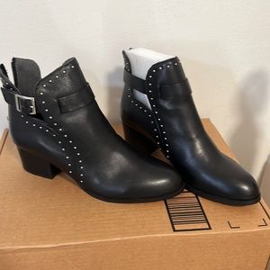 Adrianne Vittadinj ankle bootie!